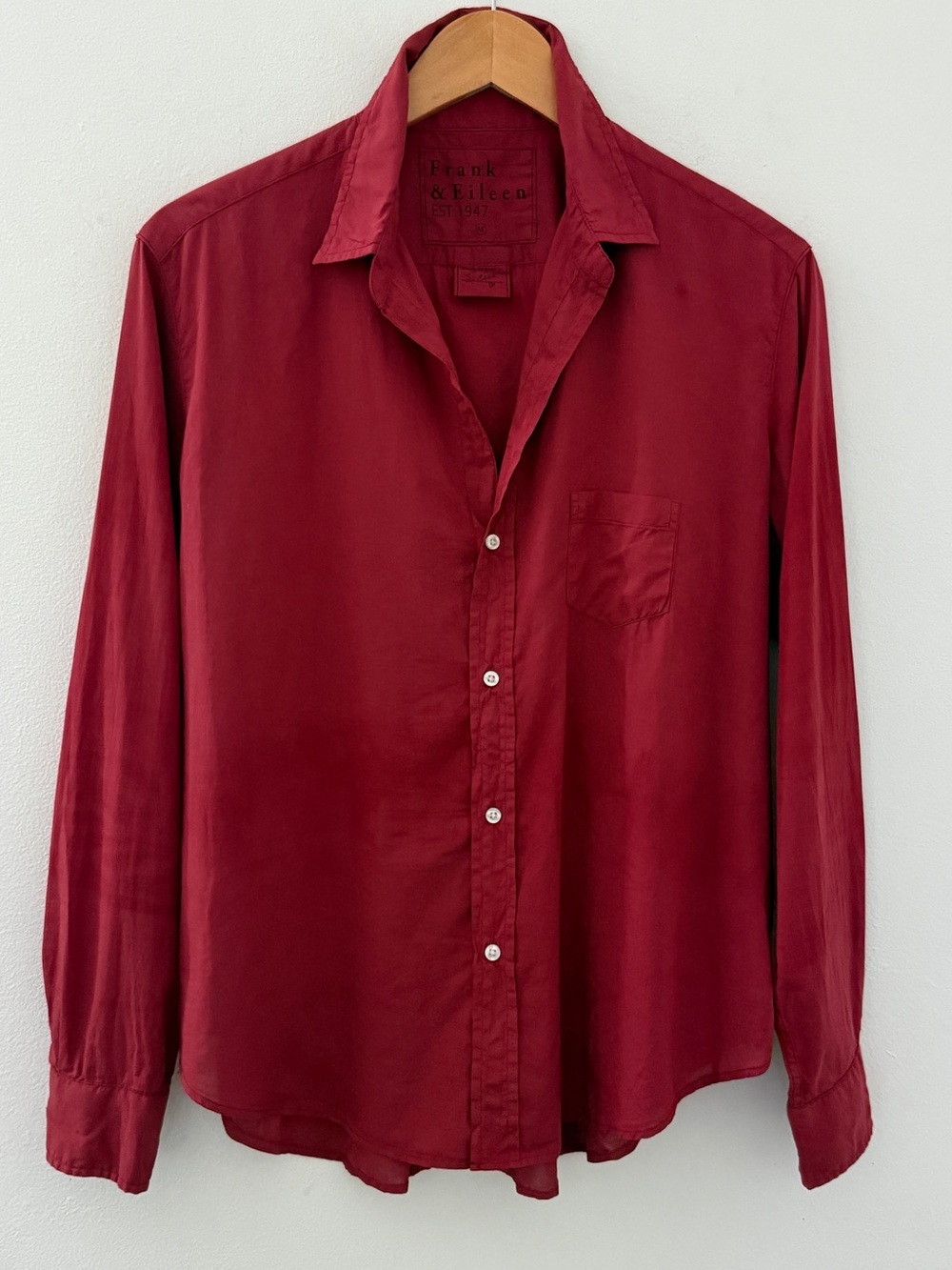 Frank & Eileen Shirt The Eileen Button Down Medium Cotton Garnet Red